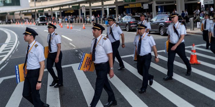 Aviation News No.222: Các hãng hàng không đối mặt với tình trạng thiếu phi công
