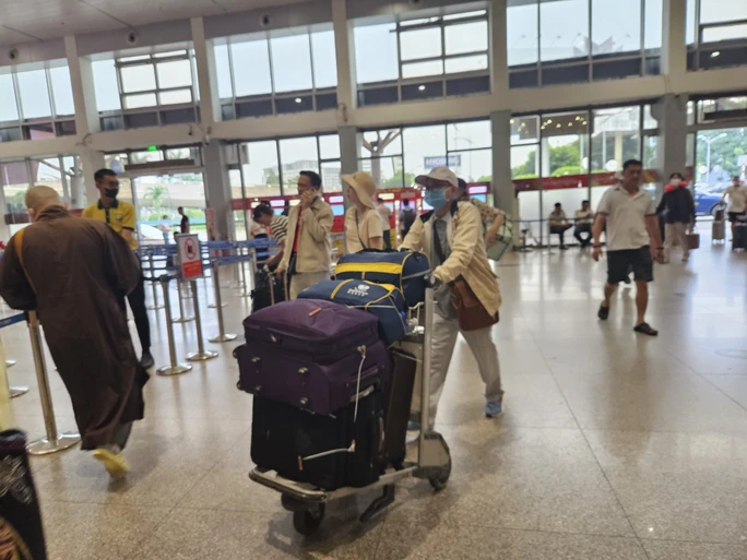 Giá vé máy bay cao, hãng bay vẫn lỗ