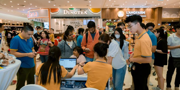 Tưng bừng sự kiện đón chào hội viên thứ 5 triệu của Lotusmiles