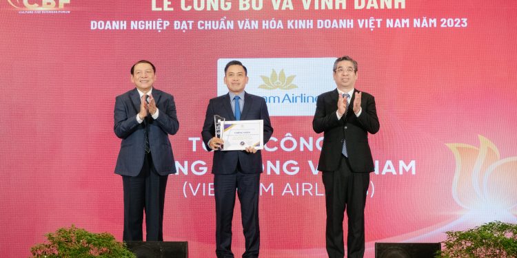 Vietnam Airlines được vinh danh “Doanh nghiệp đạt chuẩn Văn hoá kinh doanh Việt Nam” năm 2023