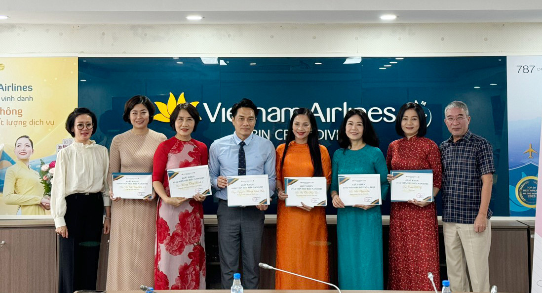 [20/11] Ban lãnh đạo ĐTV tổ chức gặp mặt tri ân các thầy cô giáo nhân ngày Nhà giáo Việt Nam 20/11