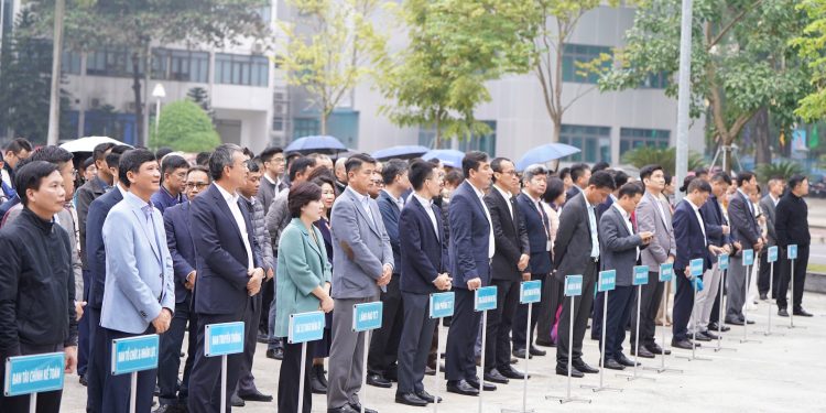 Chào cờ tháng 12: Tập trung nguồn lực phục vụ các dịp cao điểm cuối năm