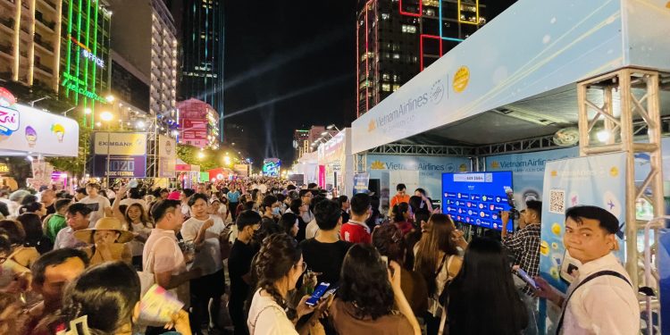 Vietnam Airlines tiếp năng lượng, nạp tinh thần cho du khách tại Hozo Music Festival 2023