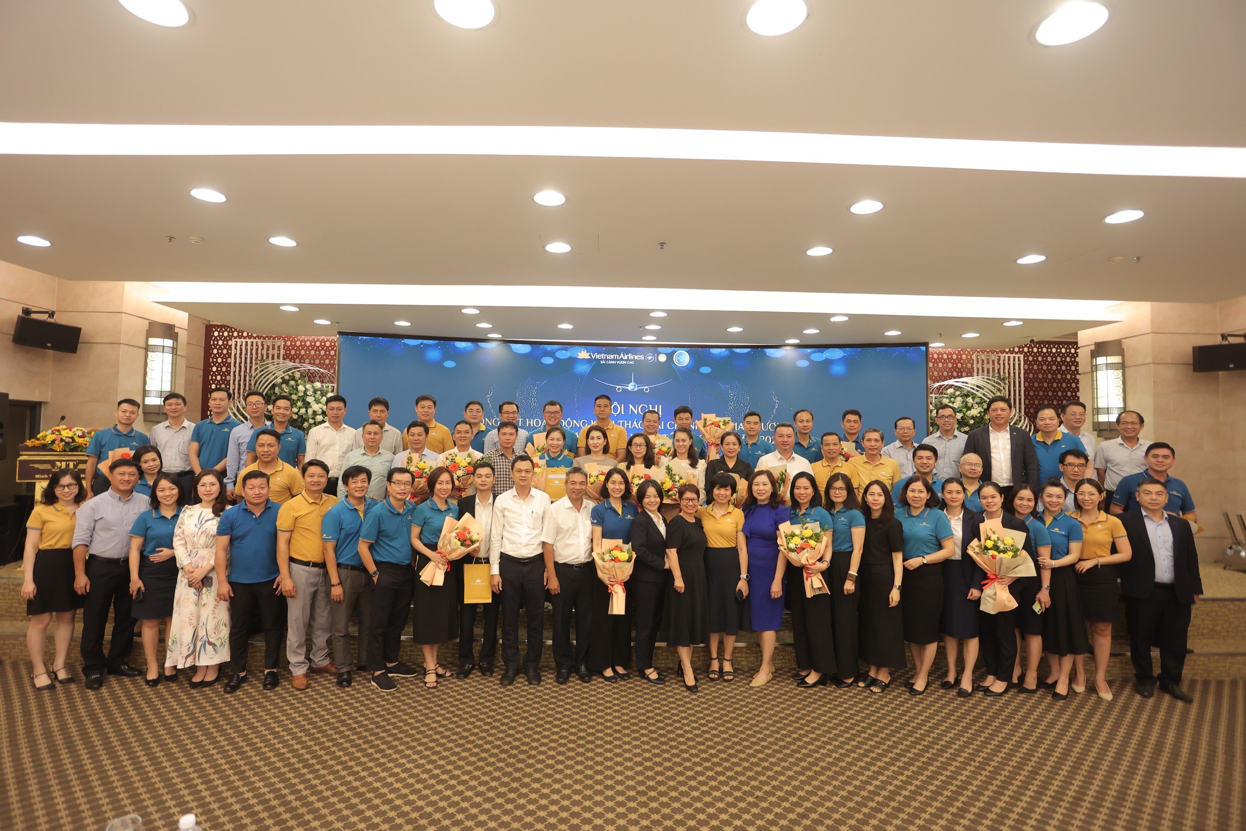 Hội nghị triển khai “Văn hóa dịch vụ nâng tầm” và “Tổng kết hoạt động khai thác dịch vụ tại Chi nhánh địa phương”