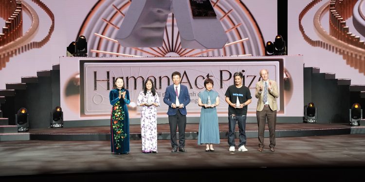 Vietnam Airlines được vinh danh tại giải thưởng Hành động vì cộng đồng