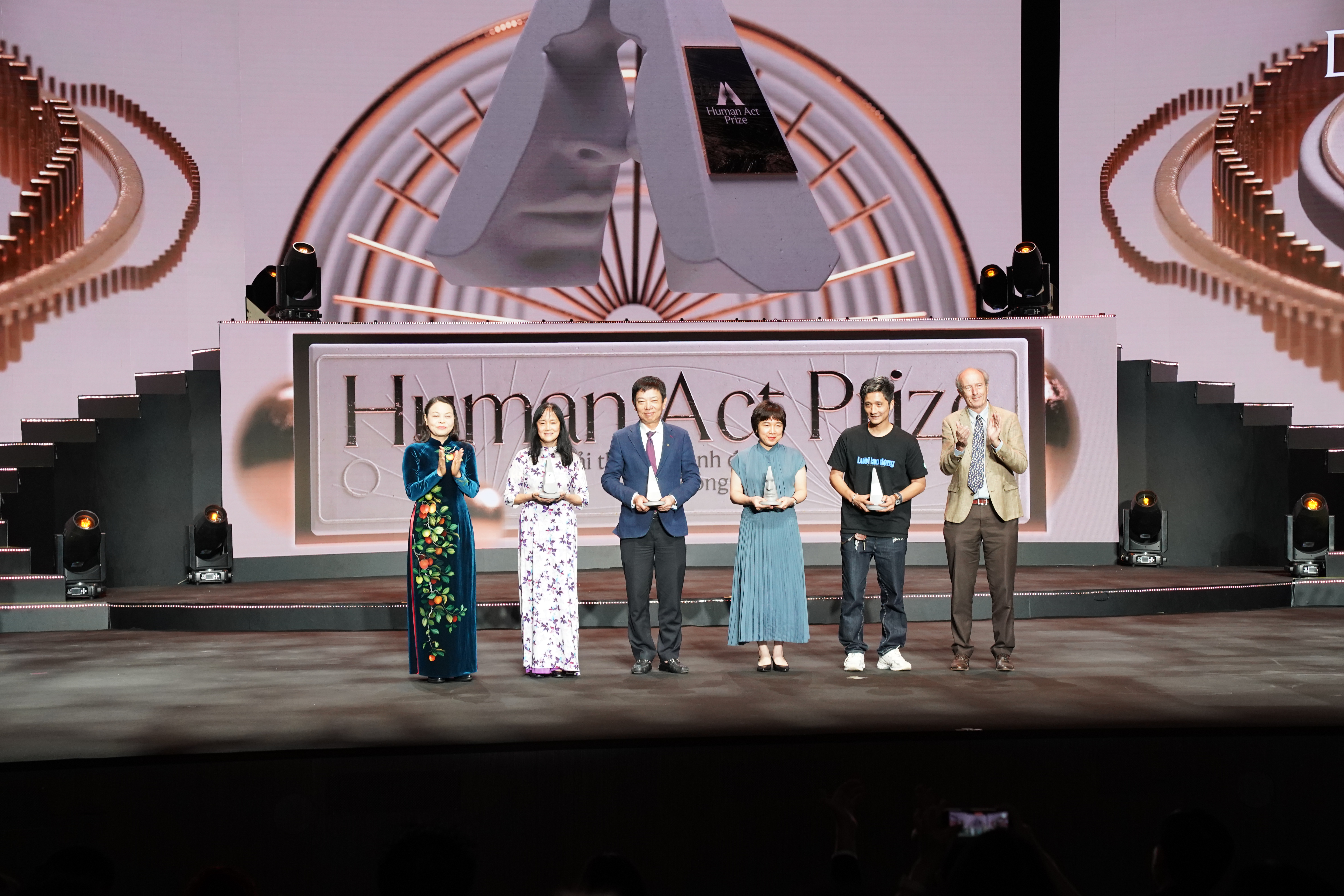 Vietnam Airlines được vinh danh tại giải thưởng Hành động vì cộng đồng