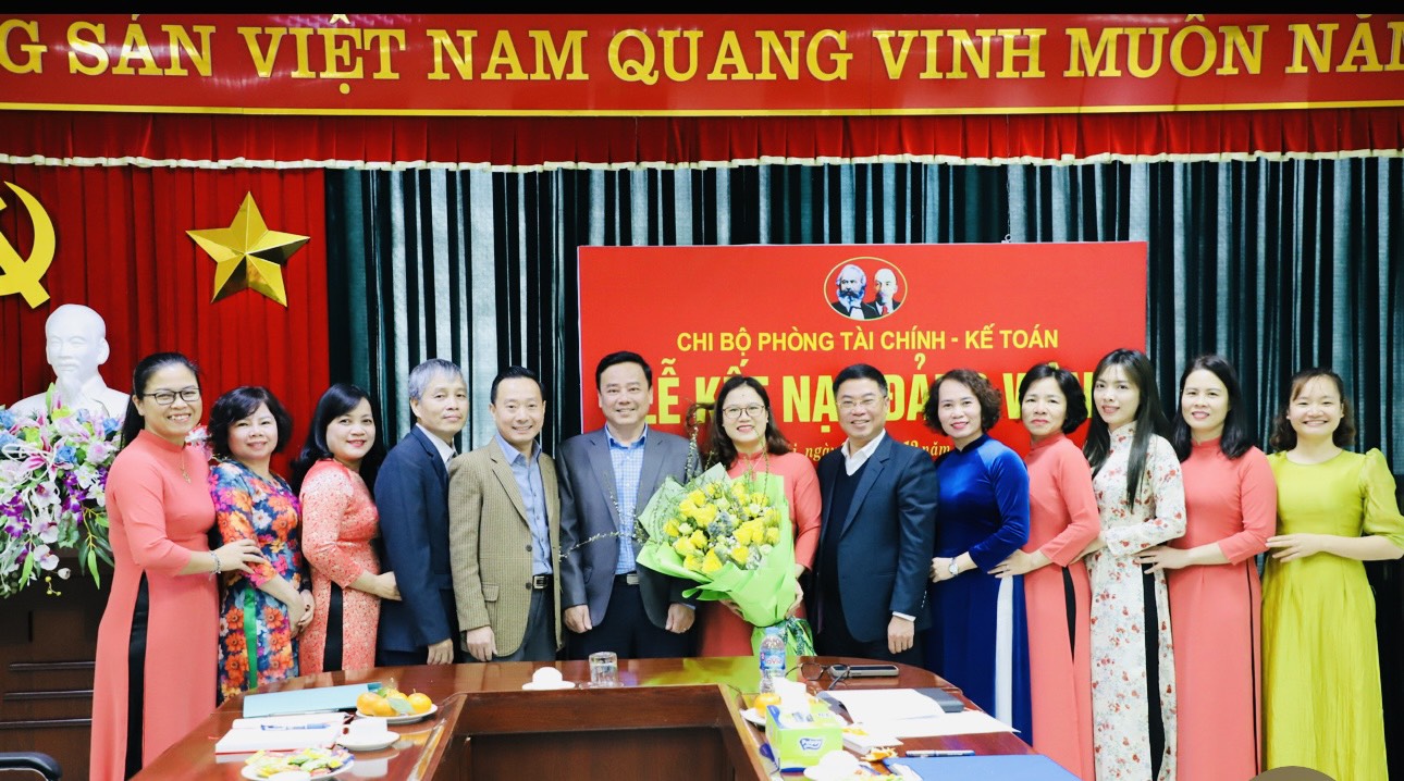 Lễ kết nạp đảng viên đối với quần chúng ưu tú của chi bộ Phòng Tài chính-Kế toán – Đảng bộ Công ty NASCO