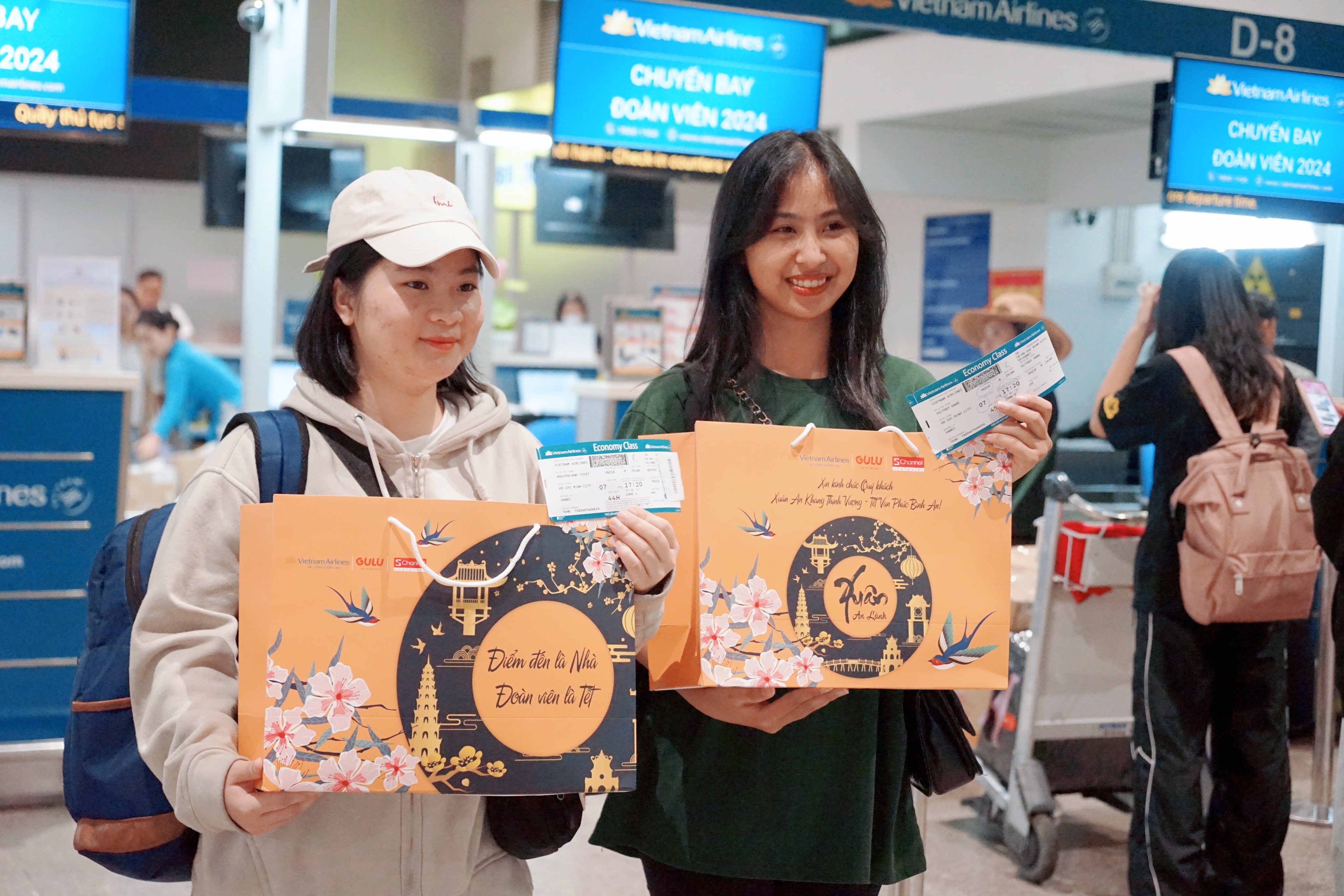 [VTV] Vietnam Airlines chở người lao động có hoàn cảnh khó khăn về quê ăn Tết