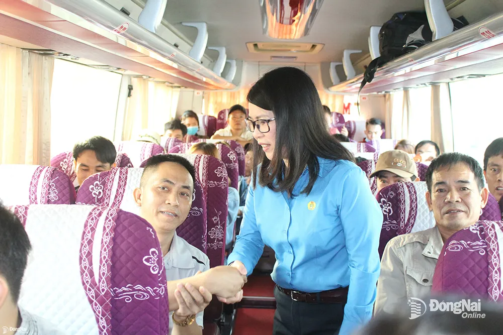 Hỗ trợ 30 vé máy bay đưa người lao động hoàn cảnh khó khăn về quê đón tết