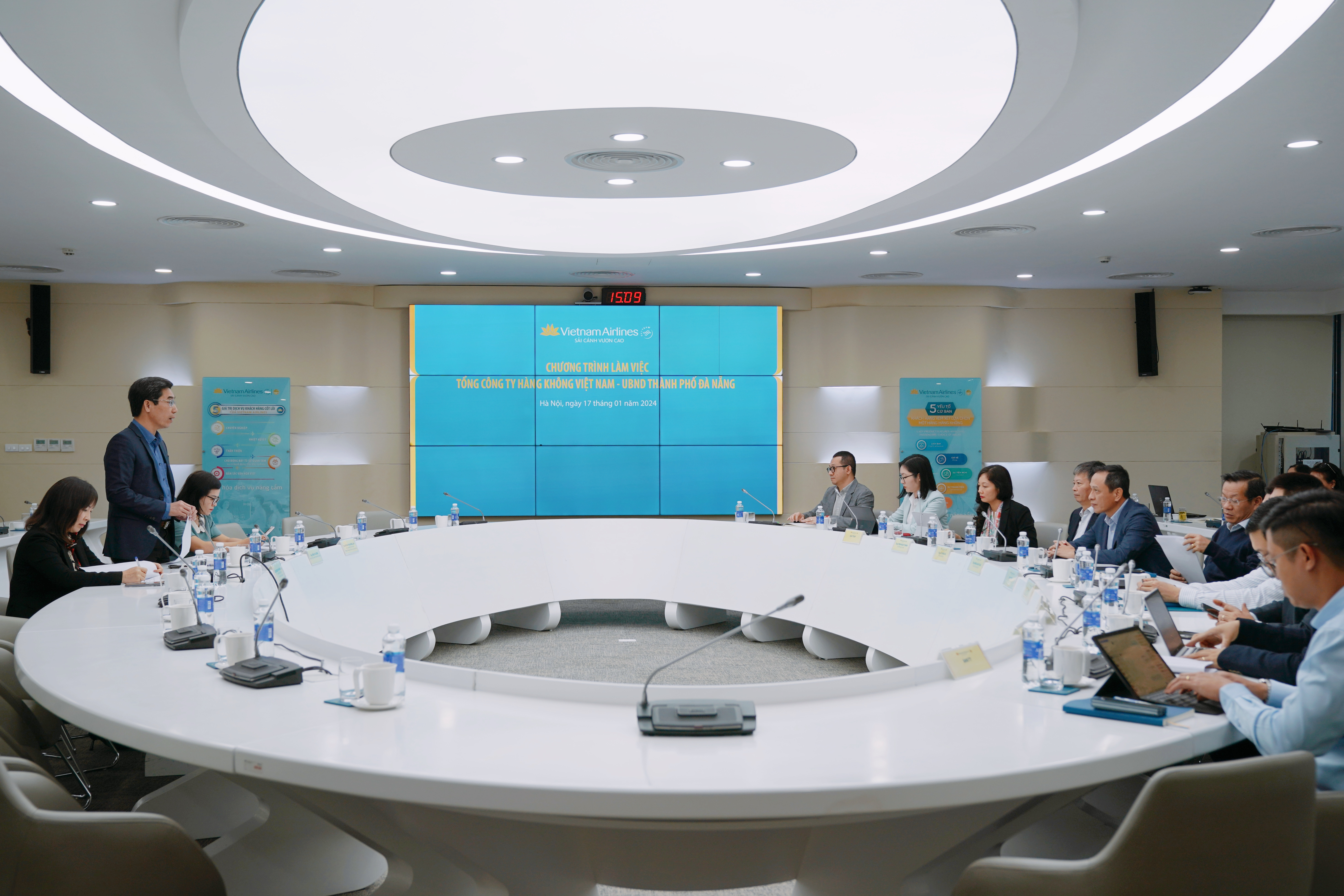 TGĐ Lê Hồng Hà gặp mặt và làm việc với UBND TP.Đà Nẵng