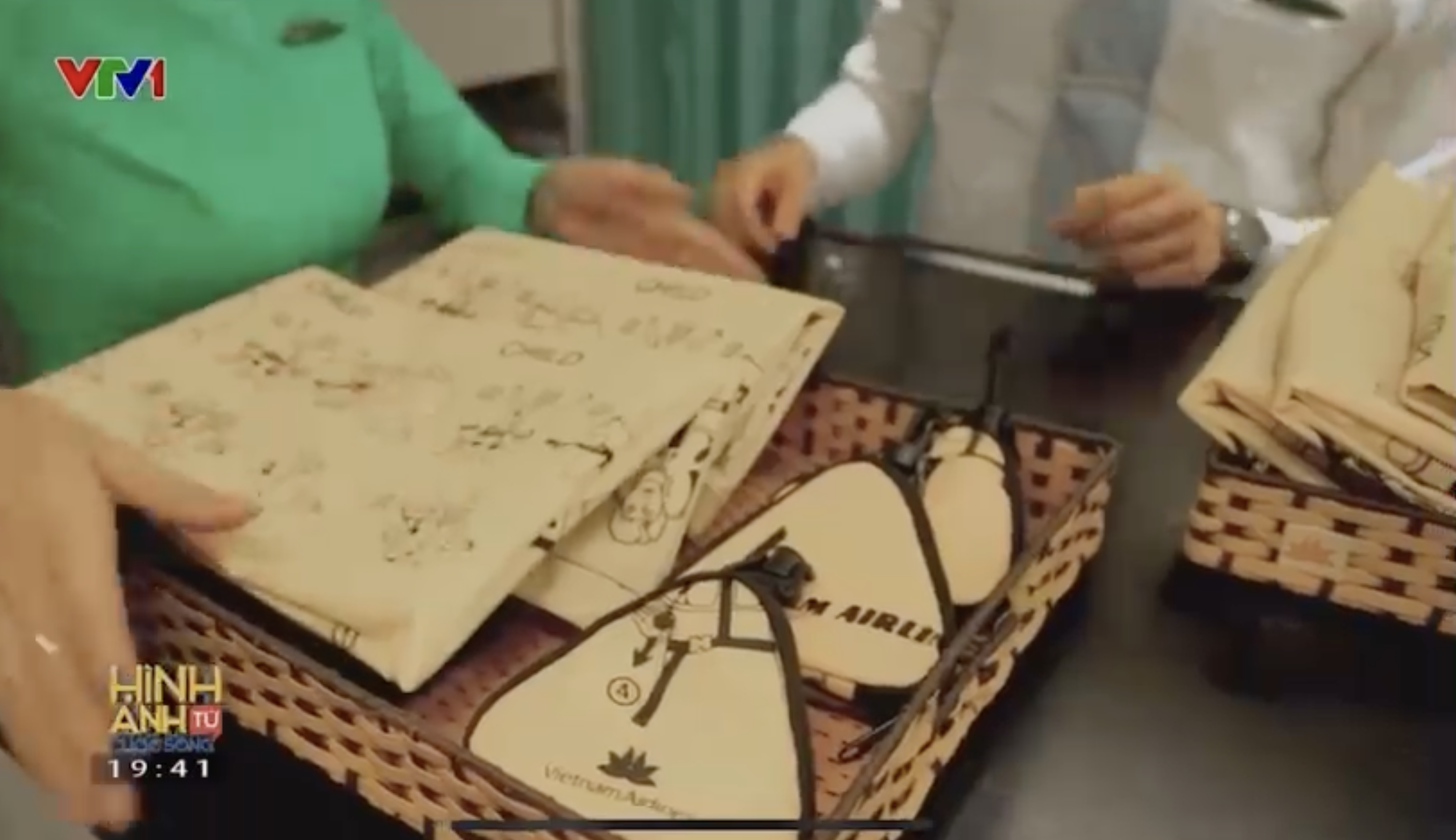 [VTV] Sáng kiến tái chế áo phao cứu hộ của Vietnam Airlines