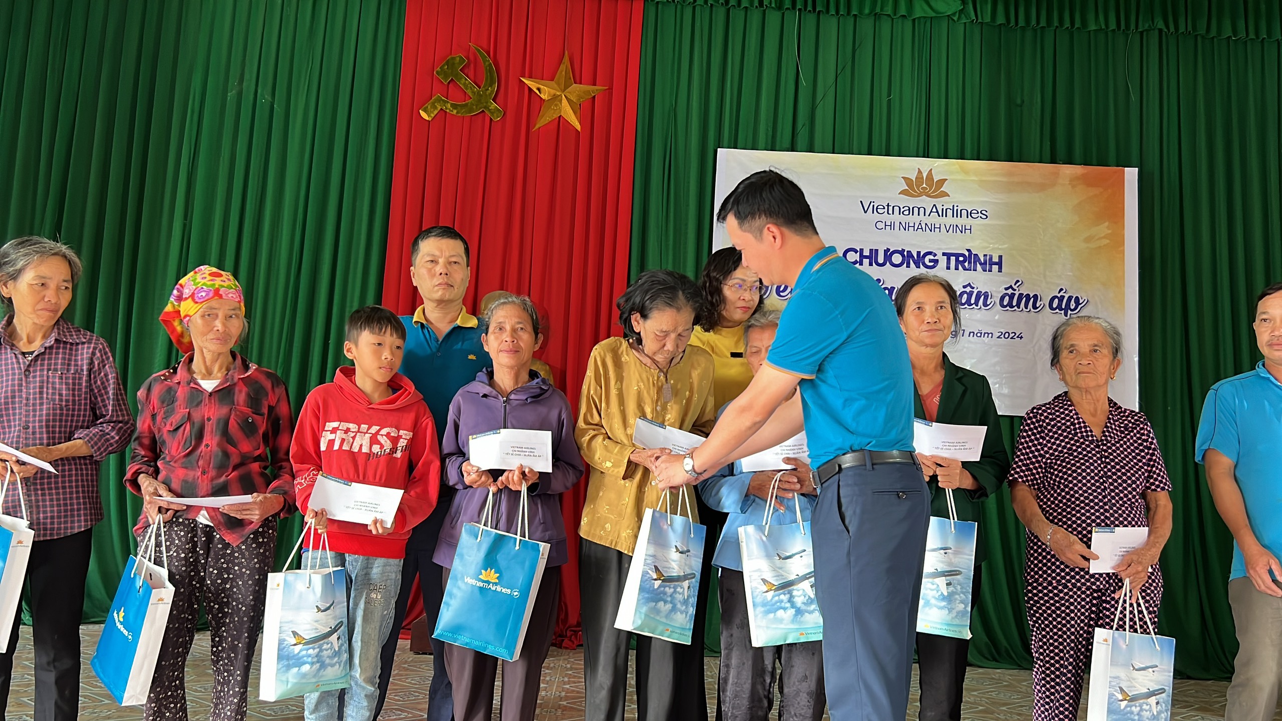 Tết sẻ chia – Xuân ấm áp