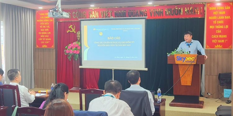 PTGĐ Trịnh Hồng Quang kiểm tra công tác phục vụ cao điểm Tết tại sân bay Nội Bài và Đà Nẵng