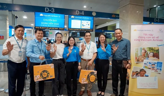 Xúc động khi được về quê ăn Tết trên chuyến bay 0 đồng