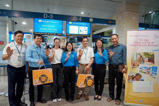 Xúc động khi được về quê ăn Tết trên chuyến bay 0 đồng