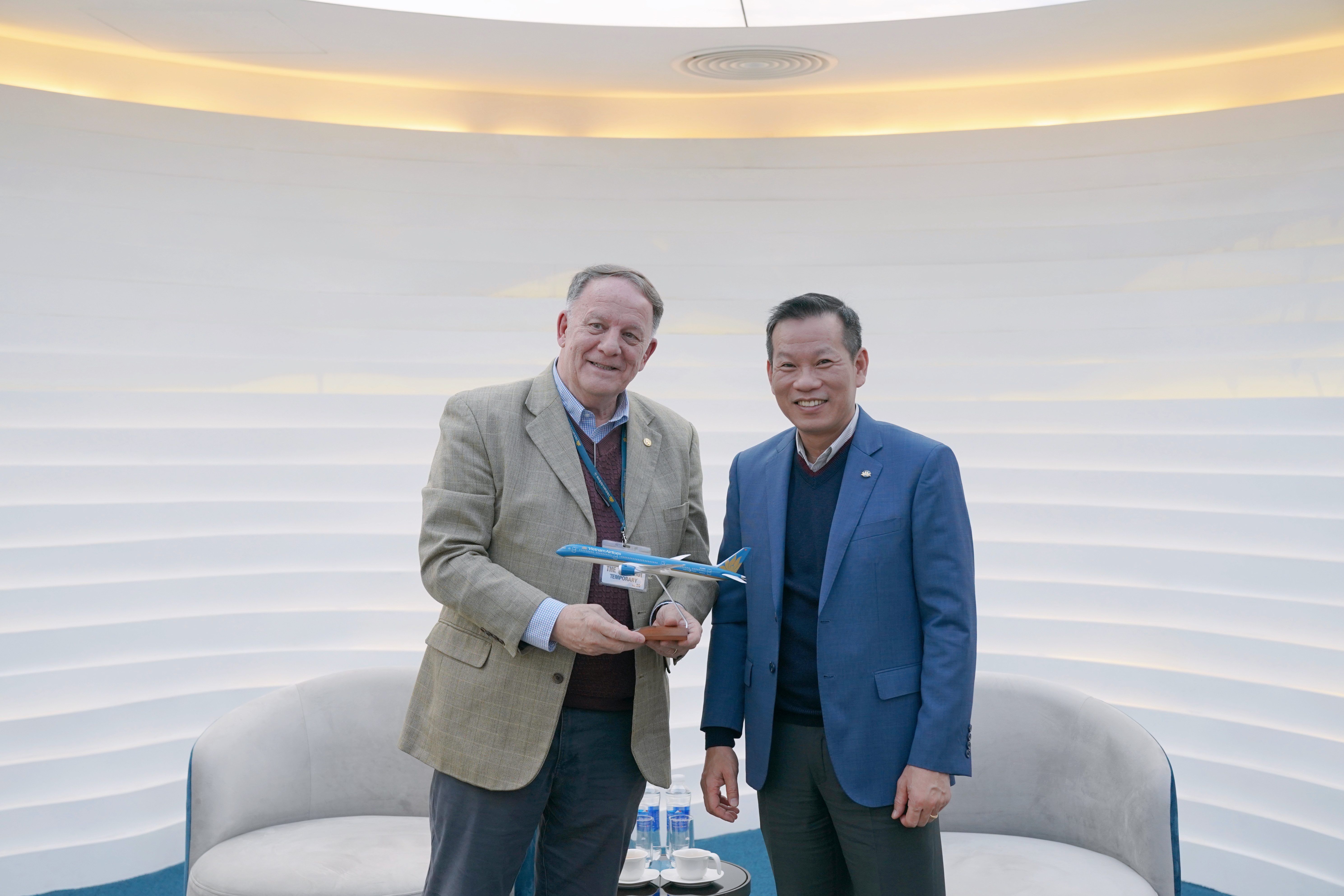 PTGĐ Đặng Anh Tuấn làm việc với TGĐ Tổ chức VinaCapital Foundation