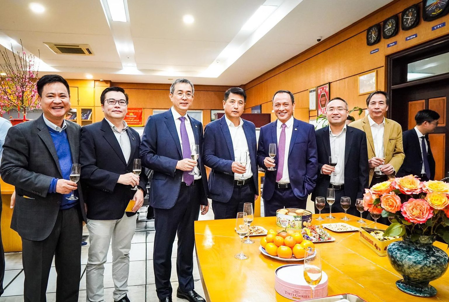 [Tết Giáp Thìn] Tết của những người “lính điều hành”: Đằng sau đêm dài là sự miệt mài của ekip mang theo hy vọng đoàn viên