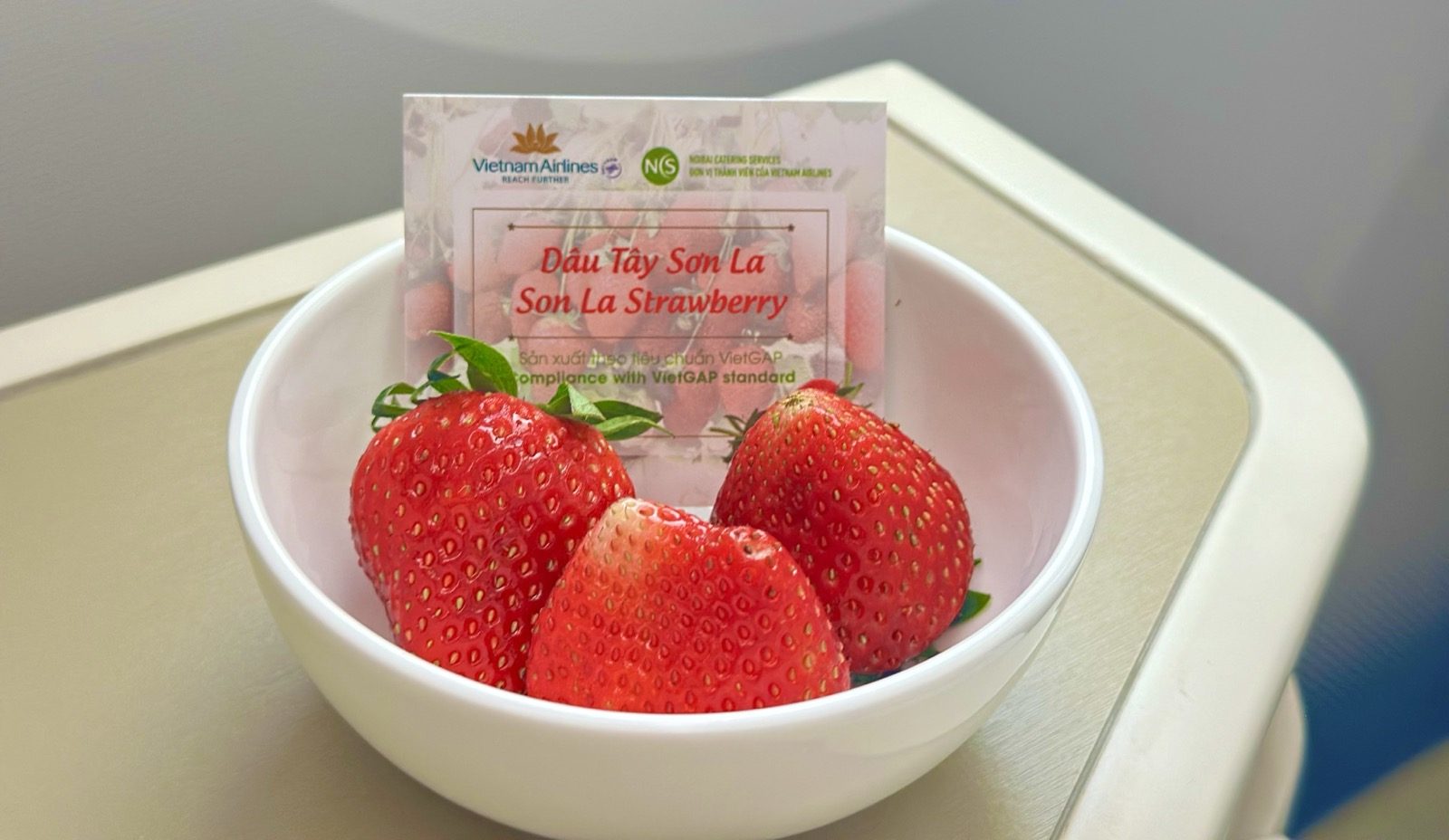 Dâu tây Mộc Châu “bay” cùng Vietnam Airlines