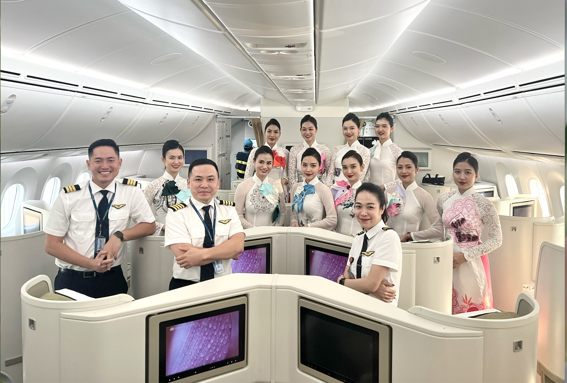 Vietnam Airlines tổ chức ngày quốc tế phụ nữ 8/3 trên những tầng mây