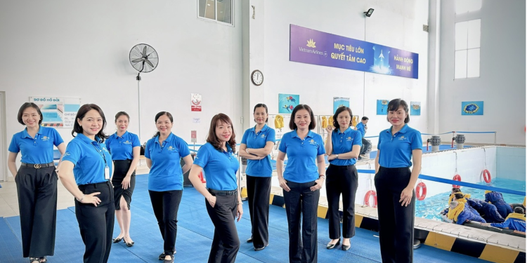 Những “bông hoa màu xanh” của Trung tâm Huấn luyện Bay