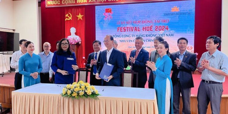 Vietnam Airlines đồng hành cùng Festival Huế năm thứ 9 liên tiếp
