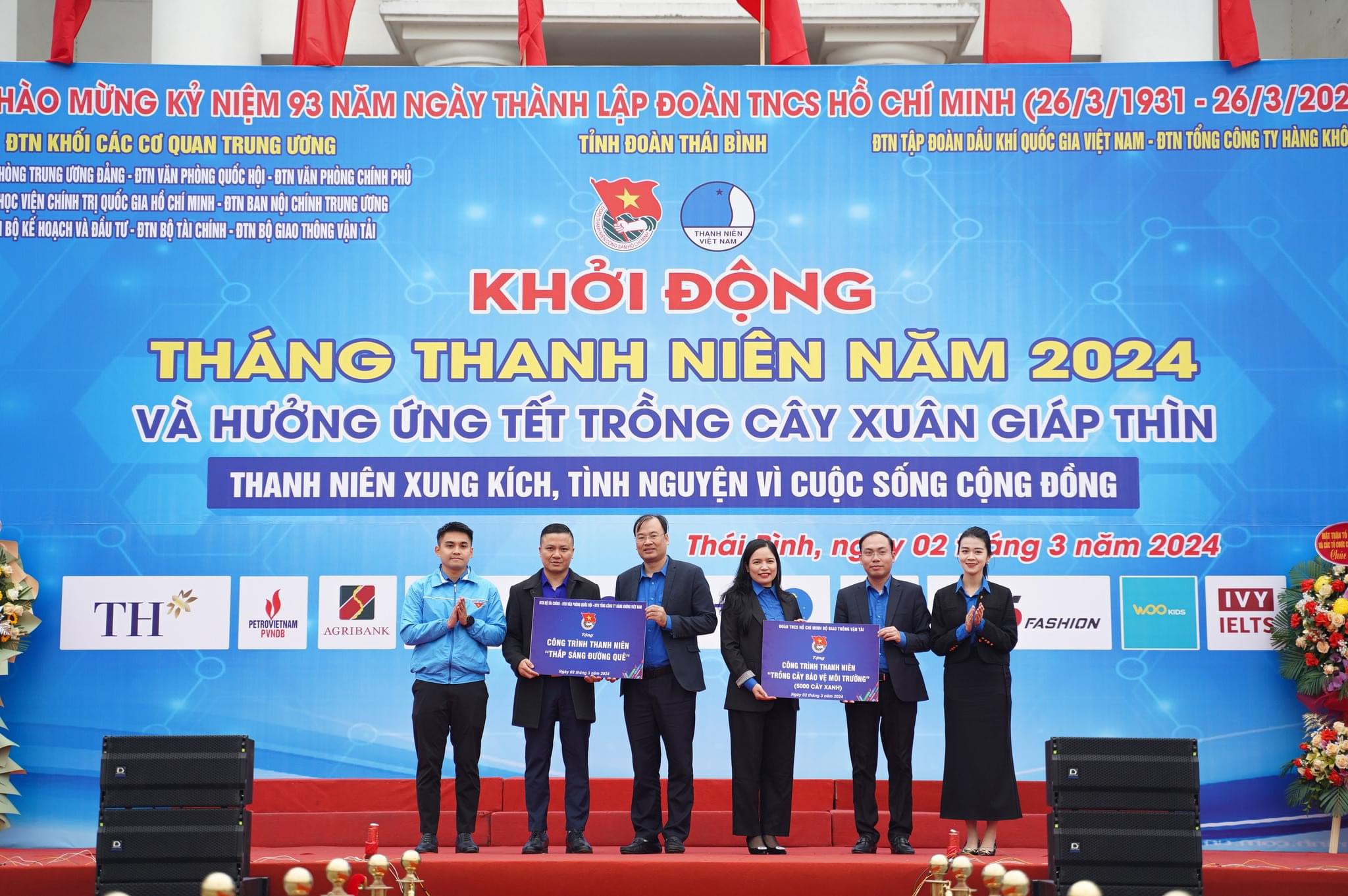 Tuổi trẻ TCT Hàng không Việt Nam ra quân Tháng Thanh niên và hưởng ứng Tết trồng cây tại Thái Bình