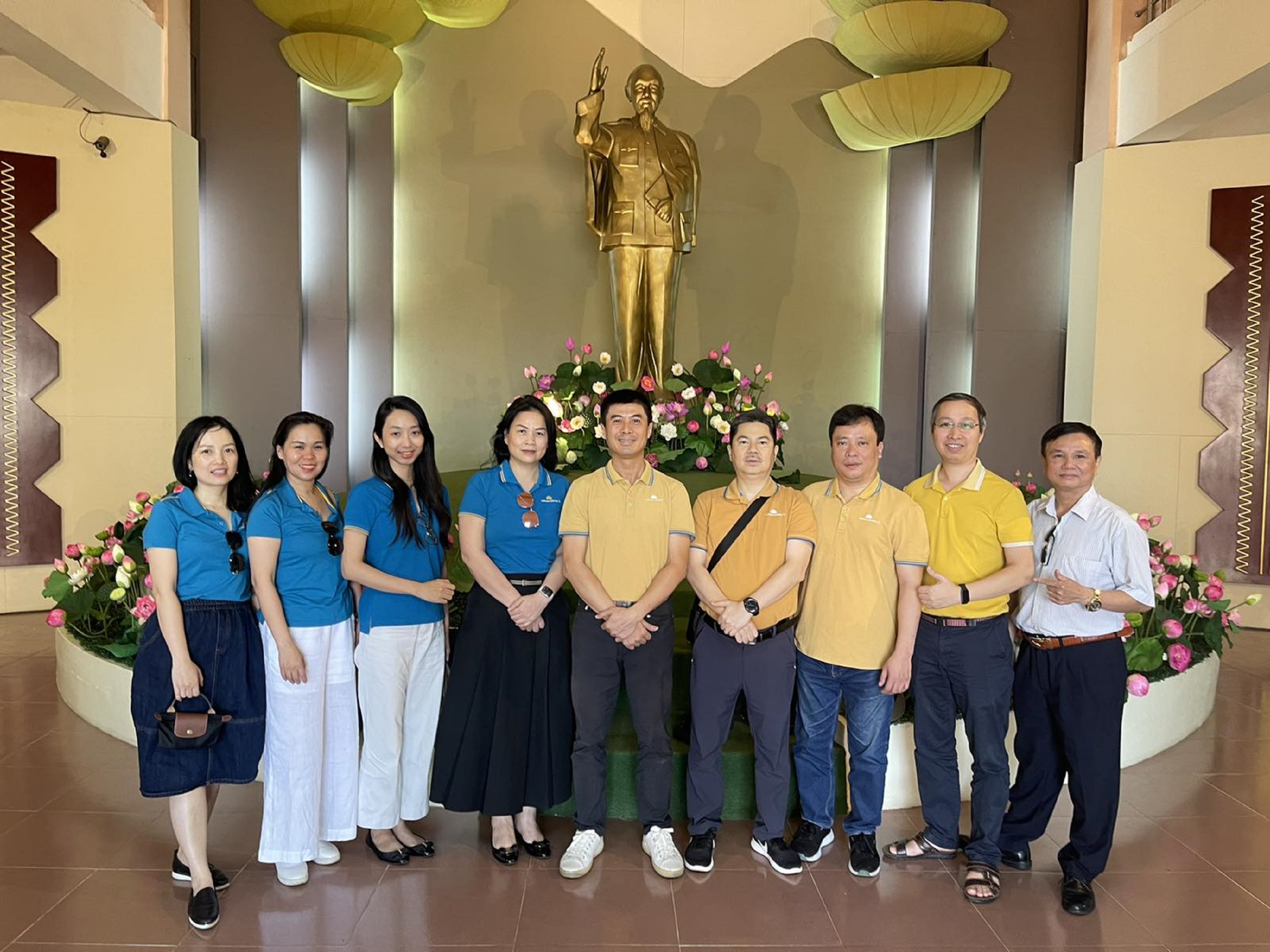 Chi bộ Tạp chí Heritage về nguồn ôn lại truyền thống cách mạng