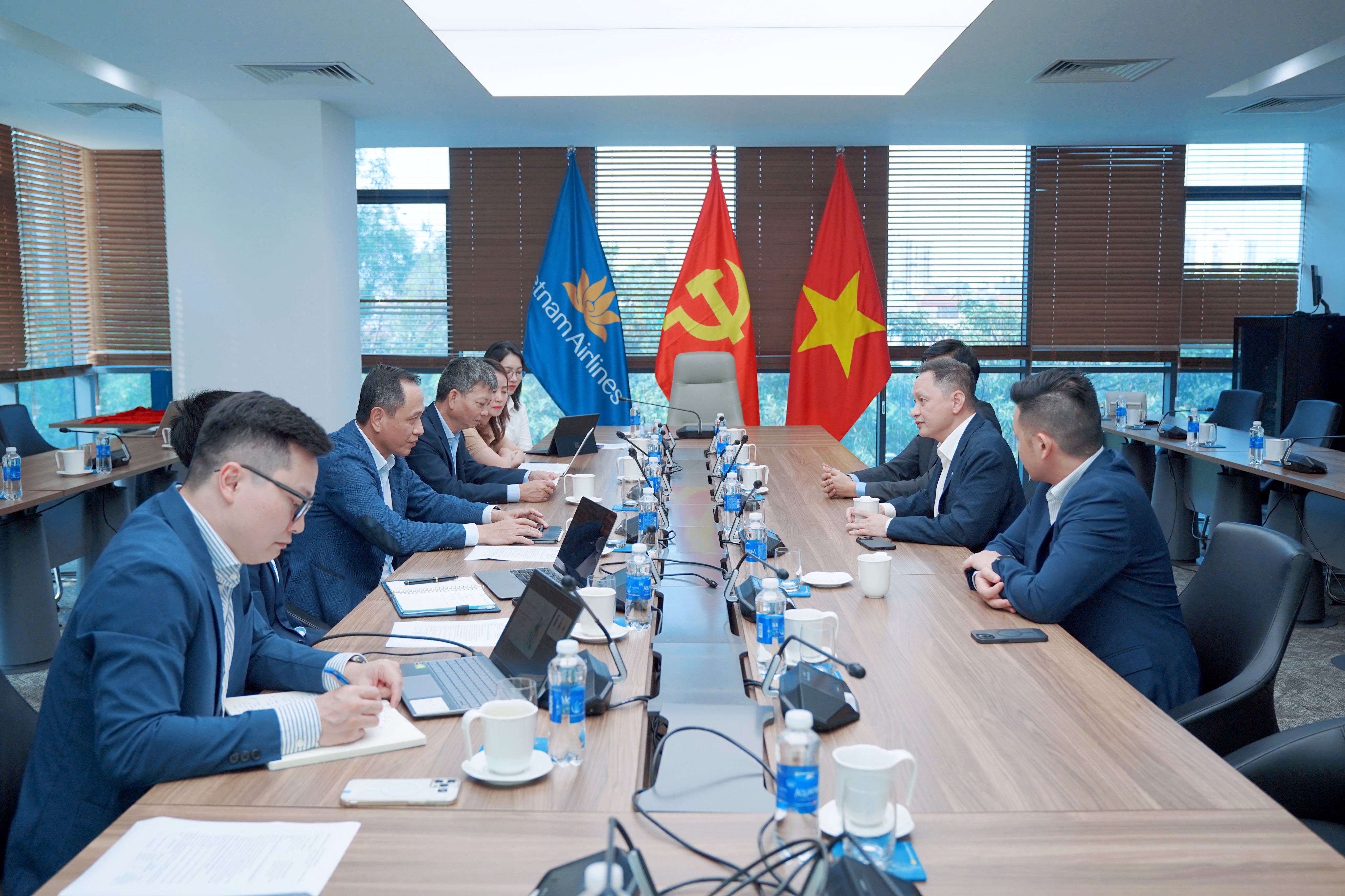 TGĐ gặp gỡ và làm việc với lãnh đạo Singapore Airlines