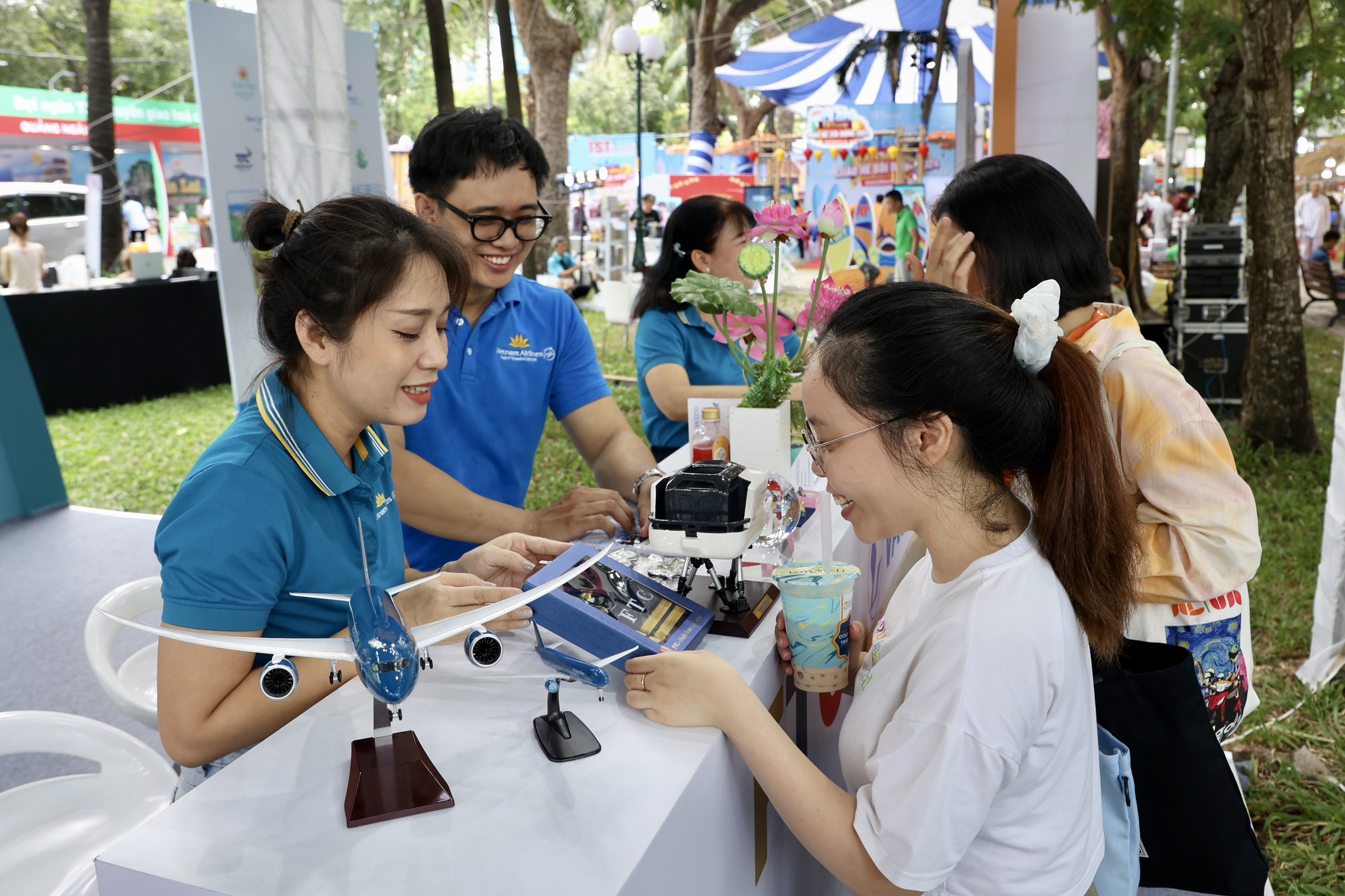 Vietnam Airlines “khuấy động” Ngày hội Du lịch TP.HCM  với nhiều trải nghiệm mới mẻ