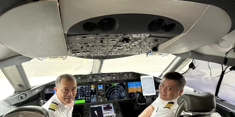 Cơ trưởng kỳ cựu tiết lộ bí mật nghề bay