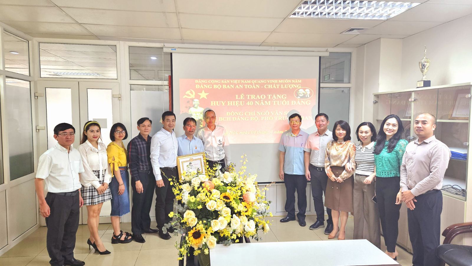 Đảng bộ Ban ATCL tổ chức Lễ trao Huy hiệu 40 năm tuổi Đảng