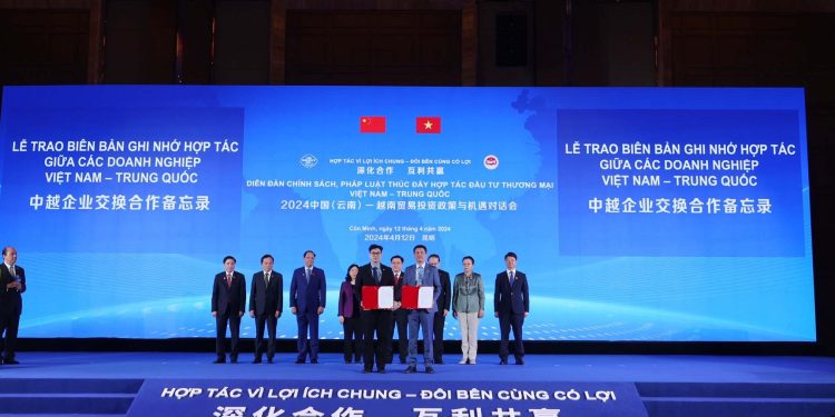 Vietnam Airlines ký biên bản ghi nhớ hợp tác với các doanh nghiệp Trung Quốc