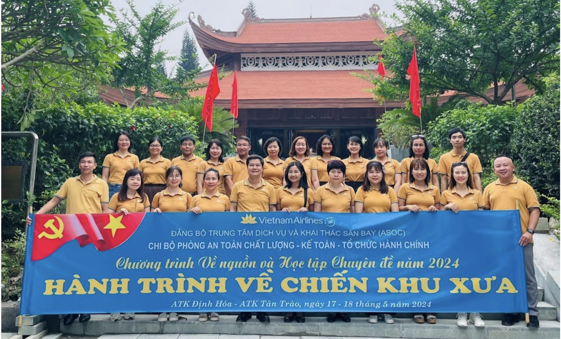 Những dòng cảm xúc khó quên trong buổi sinh hoạt về nguồn của liên chi bộ thuộc Đảng bộ Trung tâm Dịch vụ và Khai thác sân bay (ASOC).