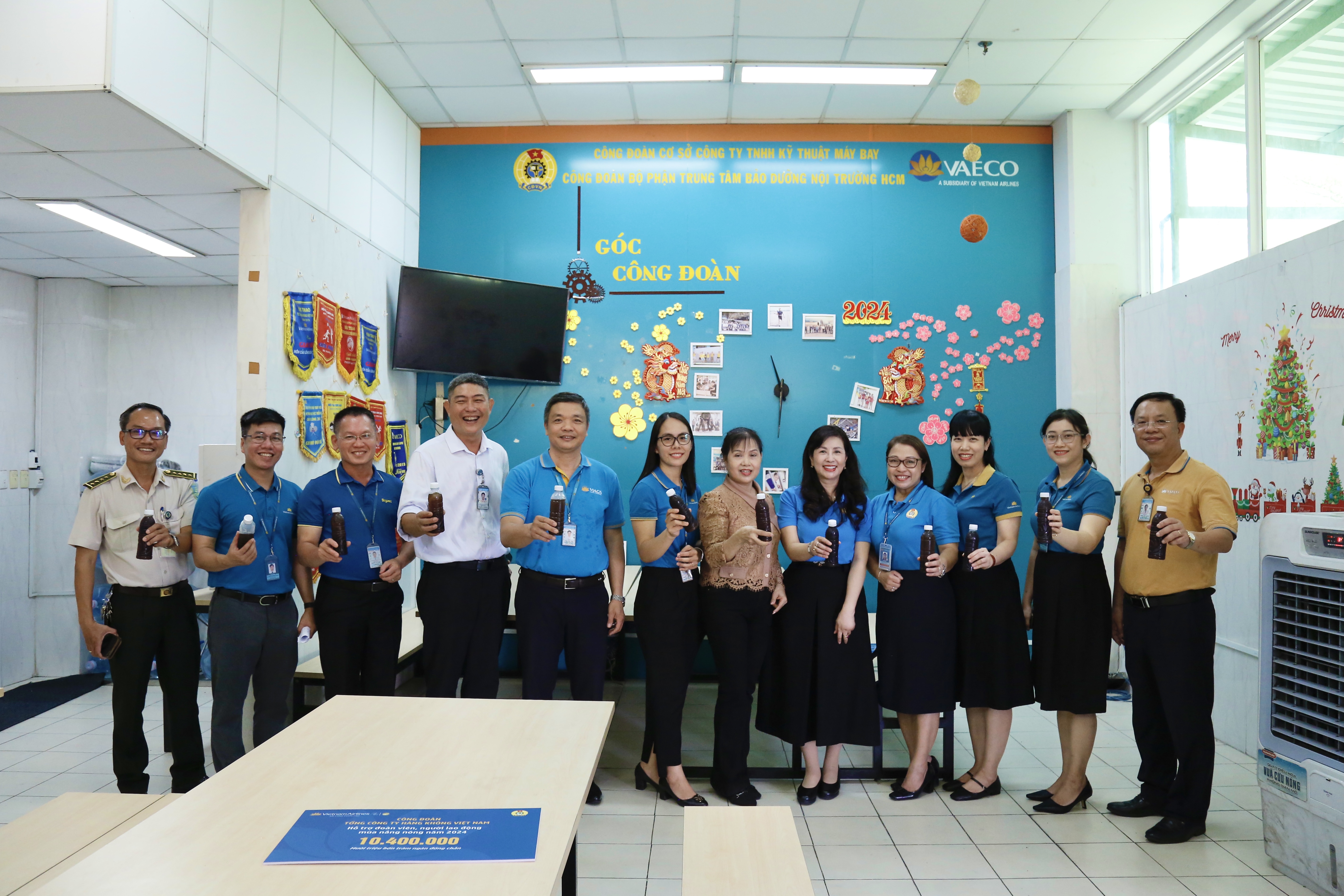 Công đoàn TCT thăm hỏi, động viên, hỗ trợ người lao động mùa nắng nóng