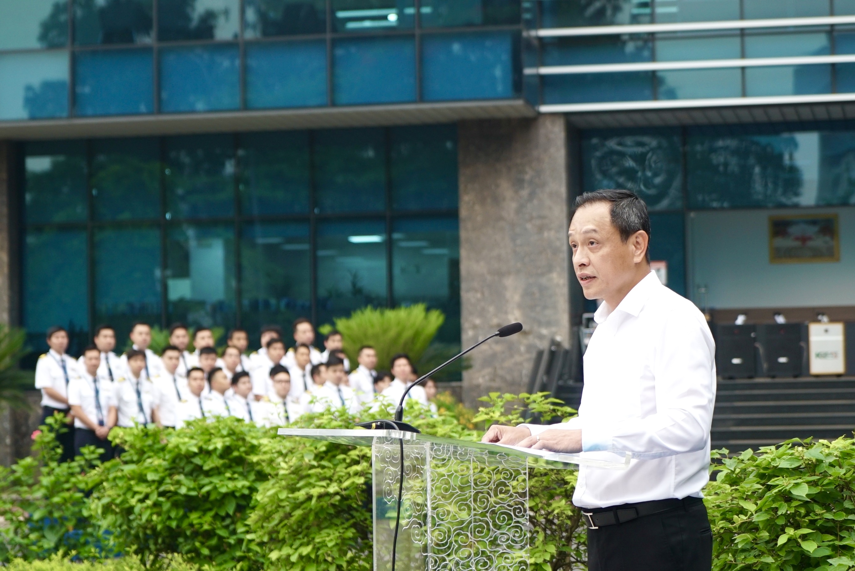 Chào cờ Tháng 5/2024: Hoàn thành tốt nhiệm vụ SXKD, hướng tới phục vụ cao điểm hè 2024