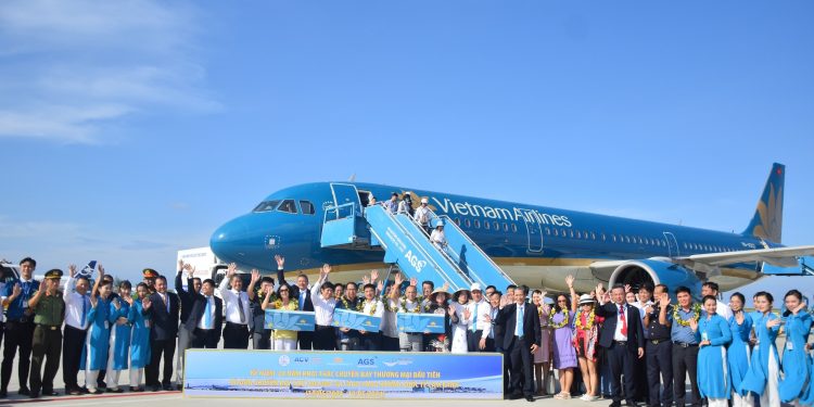 Chào đón chuyến bay thương mại thứ 300.000  đến Cảng hàng không quốc tế Cam Ranh