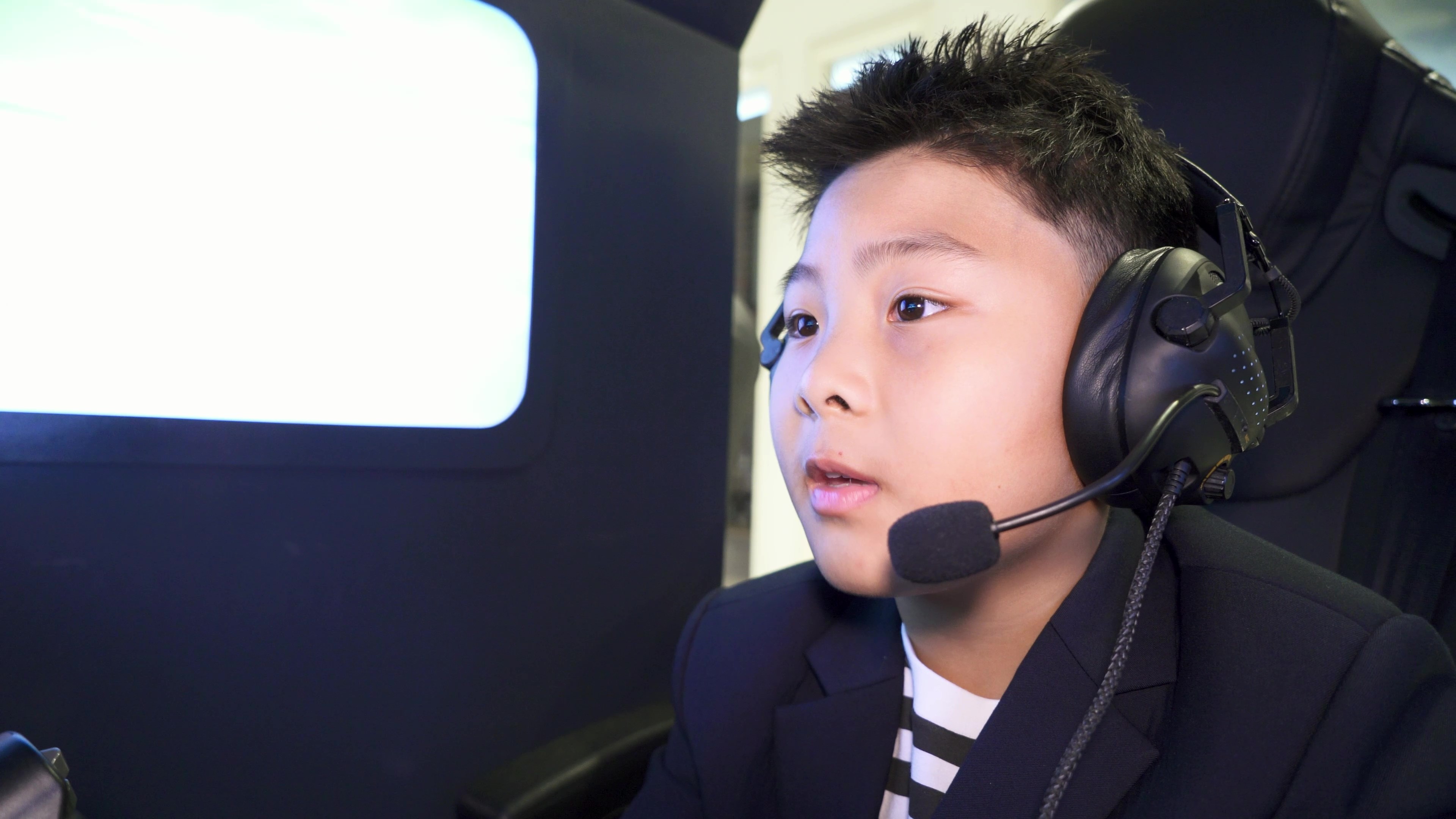 [Spirit Channel] Trải nghiệm làm phi công cho em