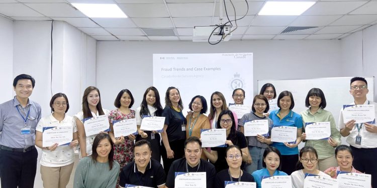 Ban ANHK phối hợp tổ chức lớp huấn luyện kiểm soát “Giấy tờ du lịch” tại Cảng HKQT Nội Bài