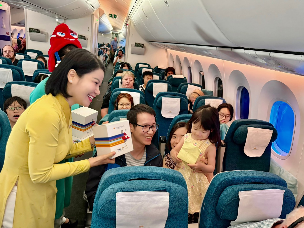 Cơ hội nhận linh vật Olympic trên các chuyến bay của VNA