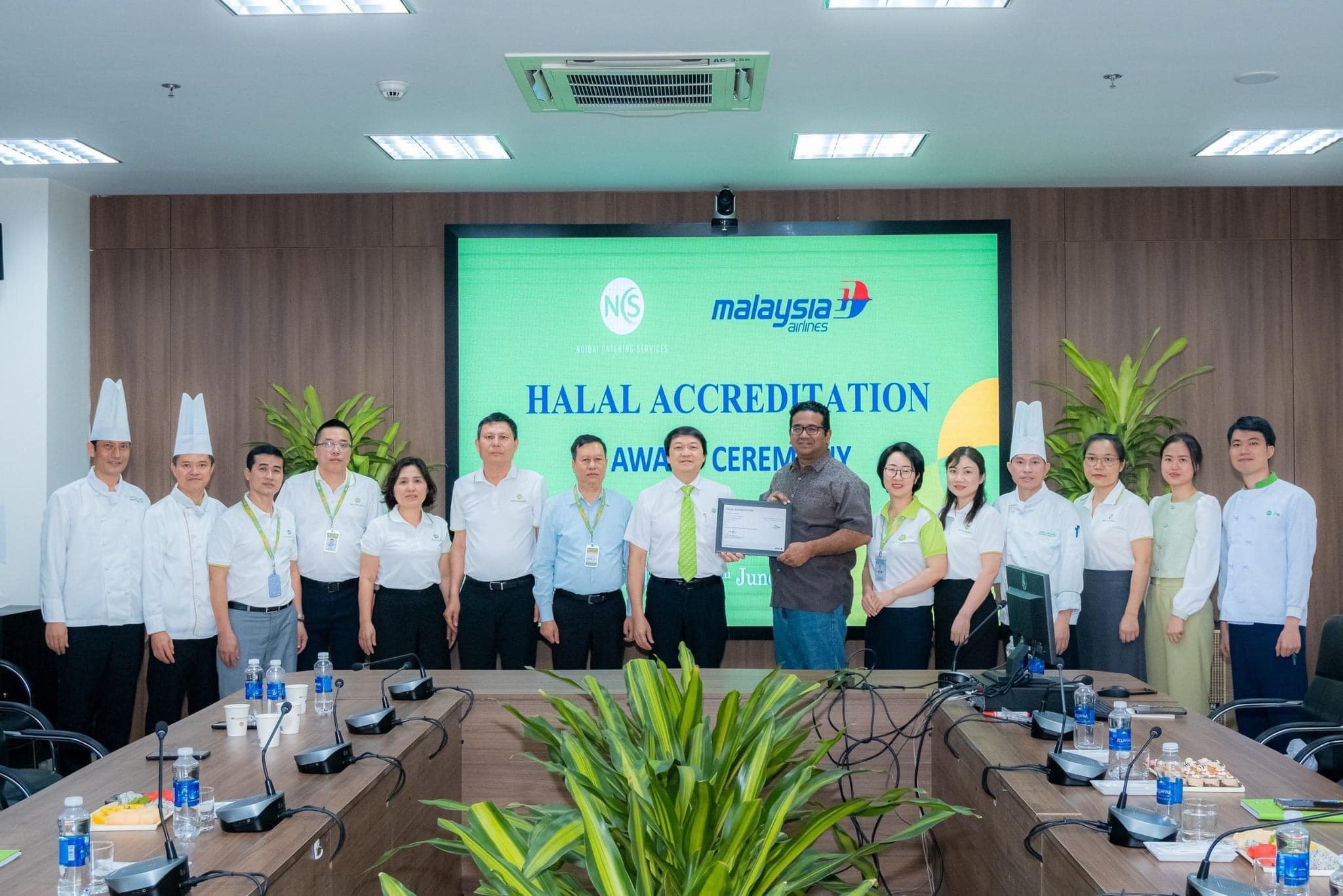 NCS tiếp tục nhận chứng nhận HALAL của Malaysia Airlines