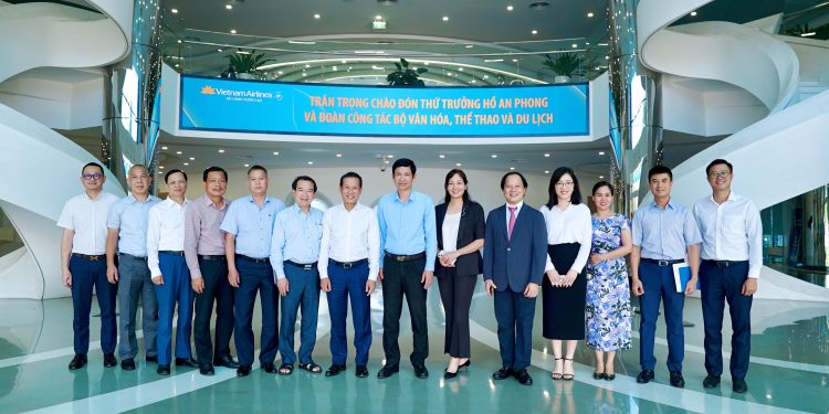 Vietnam Airlines làm việc với Bộ Văn hoá Thể thao và Du lịch