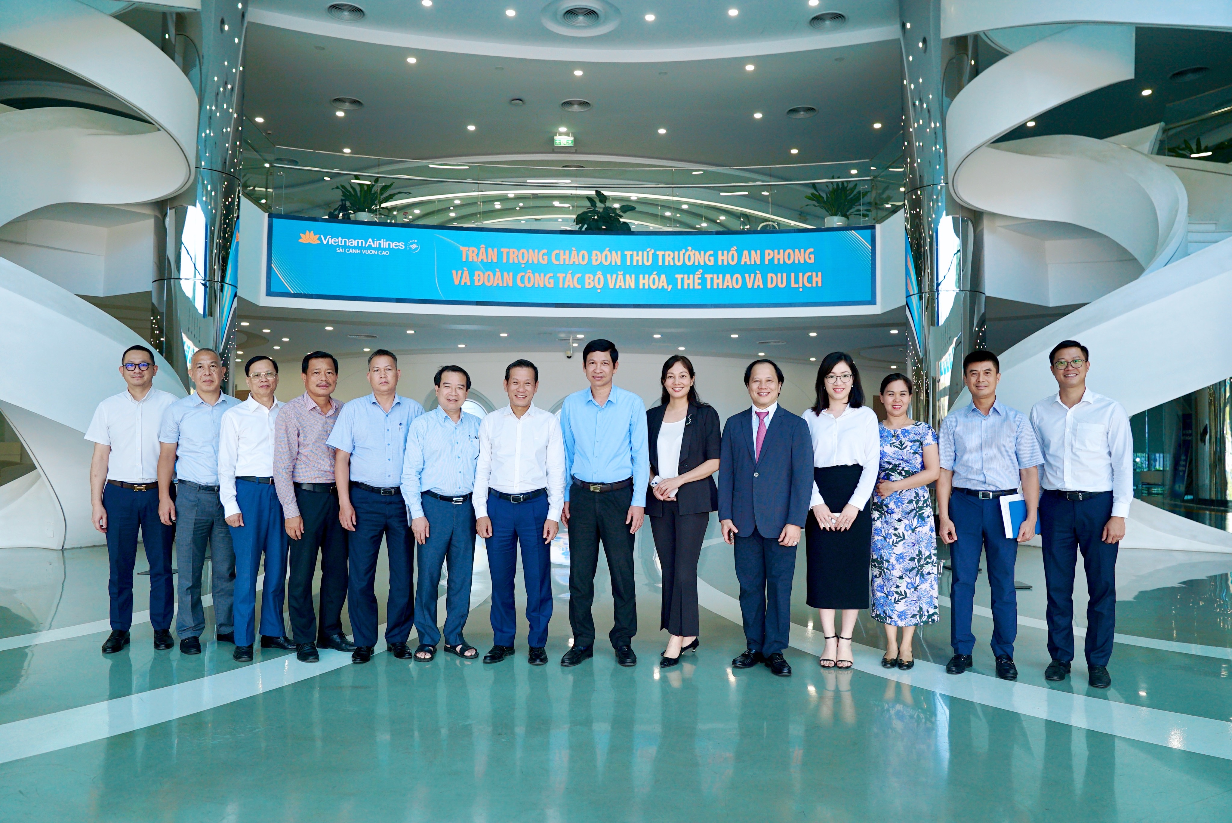 Vietnam Airlines làm việc với Bộ Văn hoá Thể thao và Du lịch