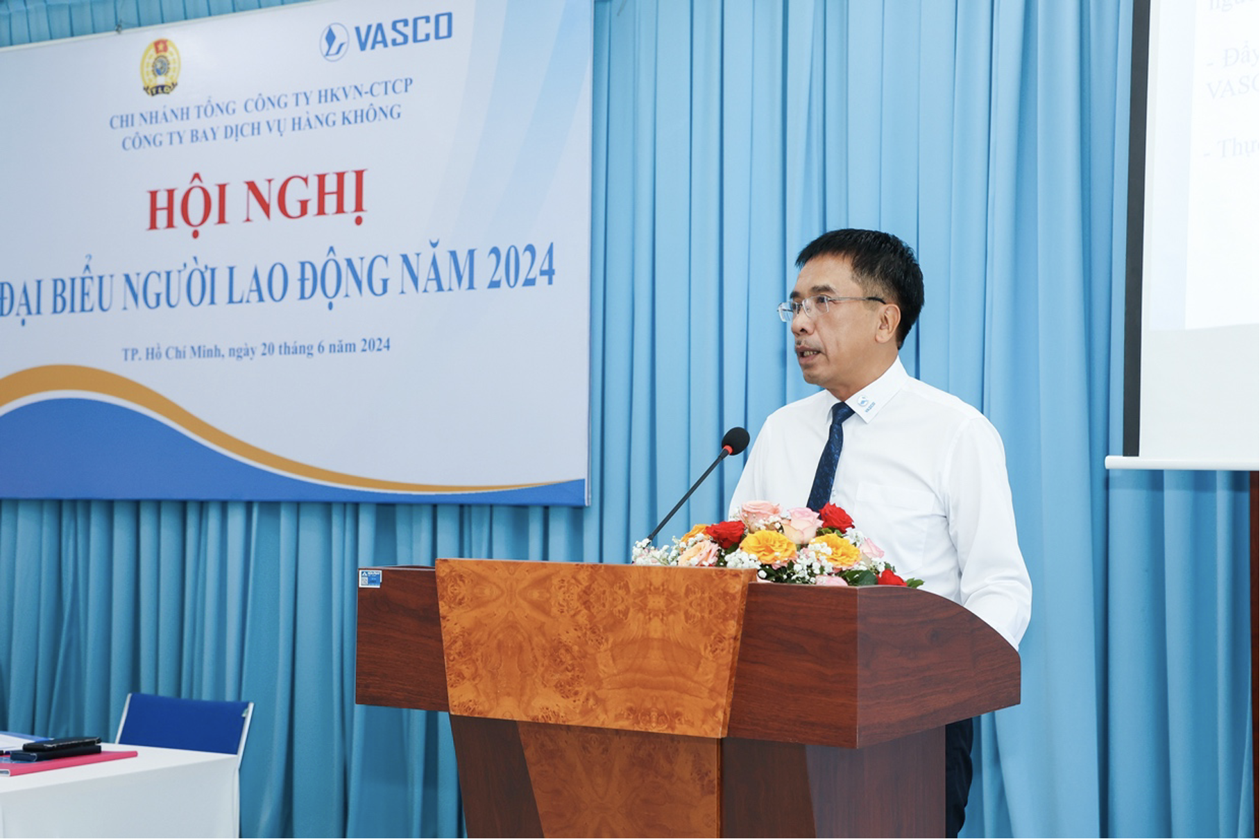 Ông Hà Duy Quang – Bí Thư Đảng uỷ, Giám đốc VASCO thông qua các báo cáo tổng kết hoạt động SXKD năm 2023 và mục tiêu nhiệm vụ kế hoạch năm 2024. (Ảnh: VASCO)