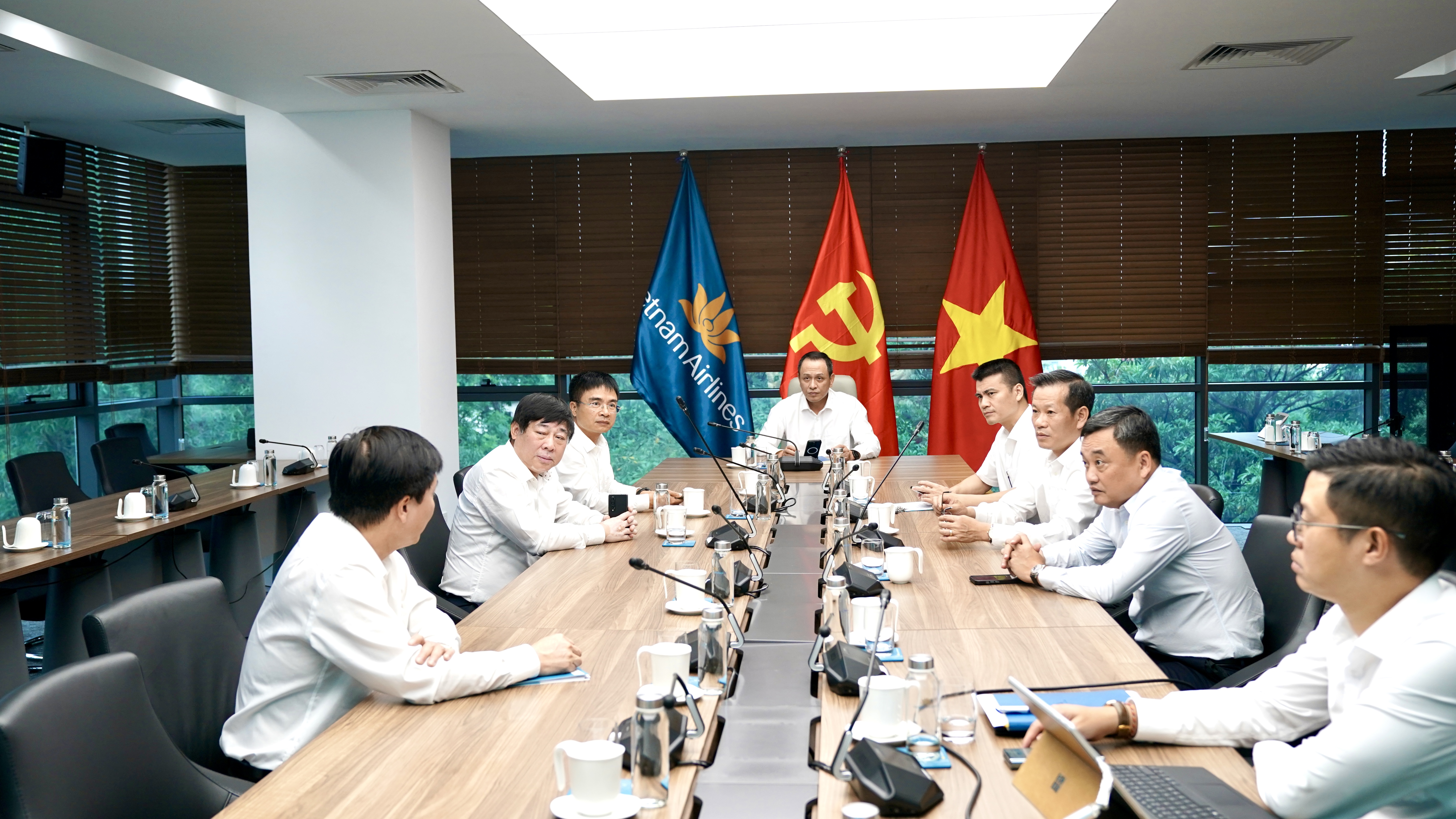 Không khí tại buổi làm việc của Hội đồng chấm giải thưởng ” Những cánh sen Vàng”