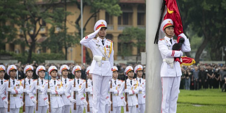 [Ảnh] Lễ thượng cờ theo nghi thức Quốc tang ở Quảng trường Ba Đình