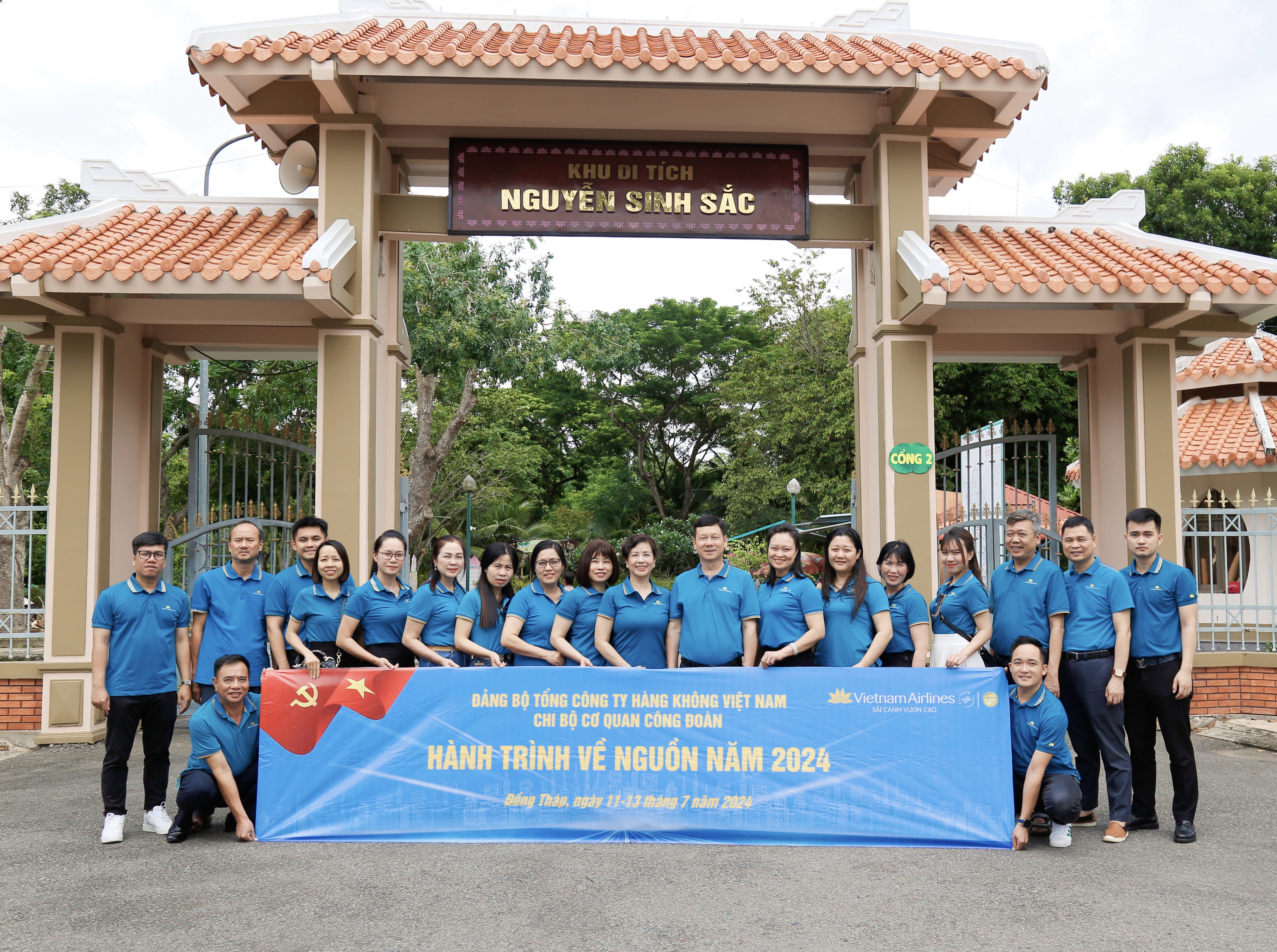 Chi bộ Công đoàn: Hành trình về nguồn Khu di tích cụ Phó bảng Nguyễn Sinh Sắc