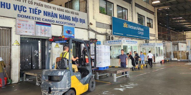 Vietnam Airlines tiếp tục vận chuyển miễn cước vắc xin cho Chương trình Tiêm chủng mở rộng Quốc gia