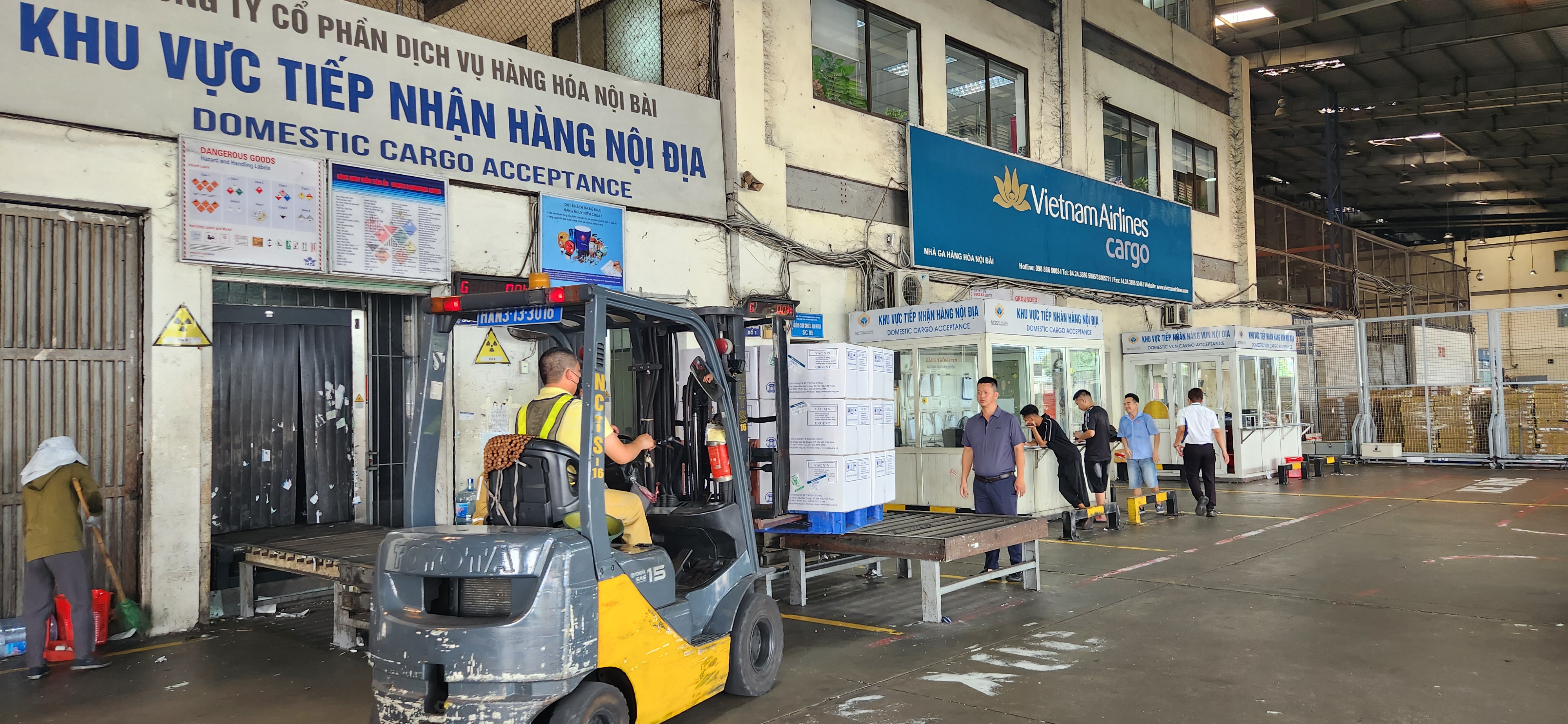 Vietnam Airlines tiếp tục vận chuyển miễn cước vắc xin cho Chương trình Tiêm chủng mở rộng Quốc gia