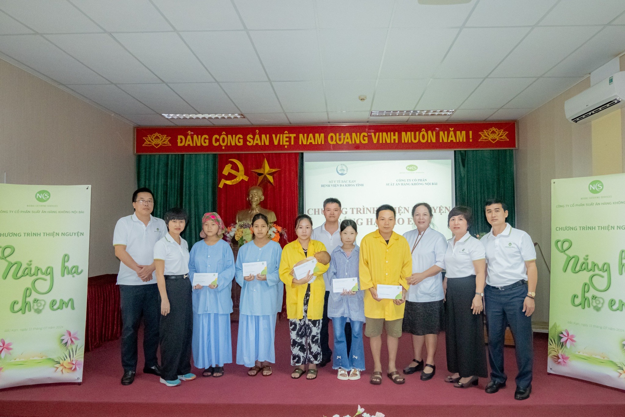 “Nắng hạ cho em” – Những tia nắng yêu thương NCS gửi trao cho mầm non Bắc Kạn