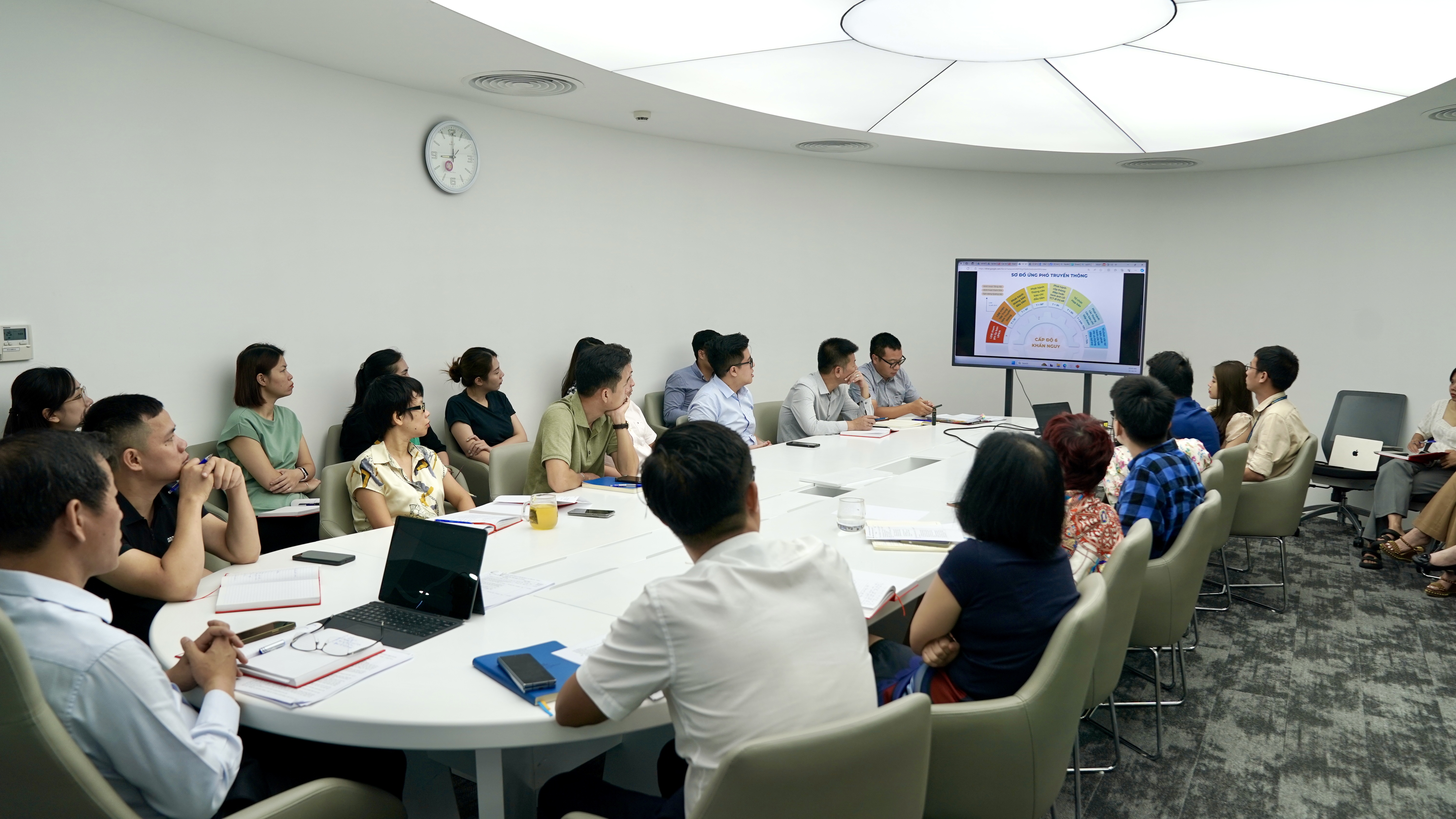 Ứng phó truyền thông trong khẩn nguy: Bài học vàng từ Singapore Airlines: